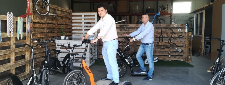 Visita del Alcalde y el Concejal de San Javier a la Fábrica – SIPP Scooter Bike.